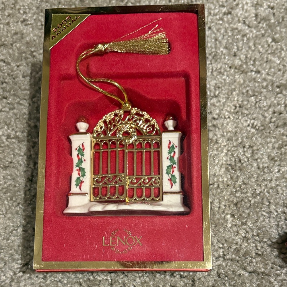 EUC Lenox First Home Gate Ornament 2005